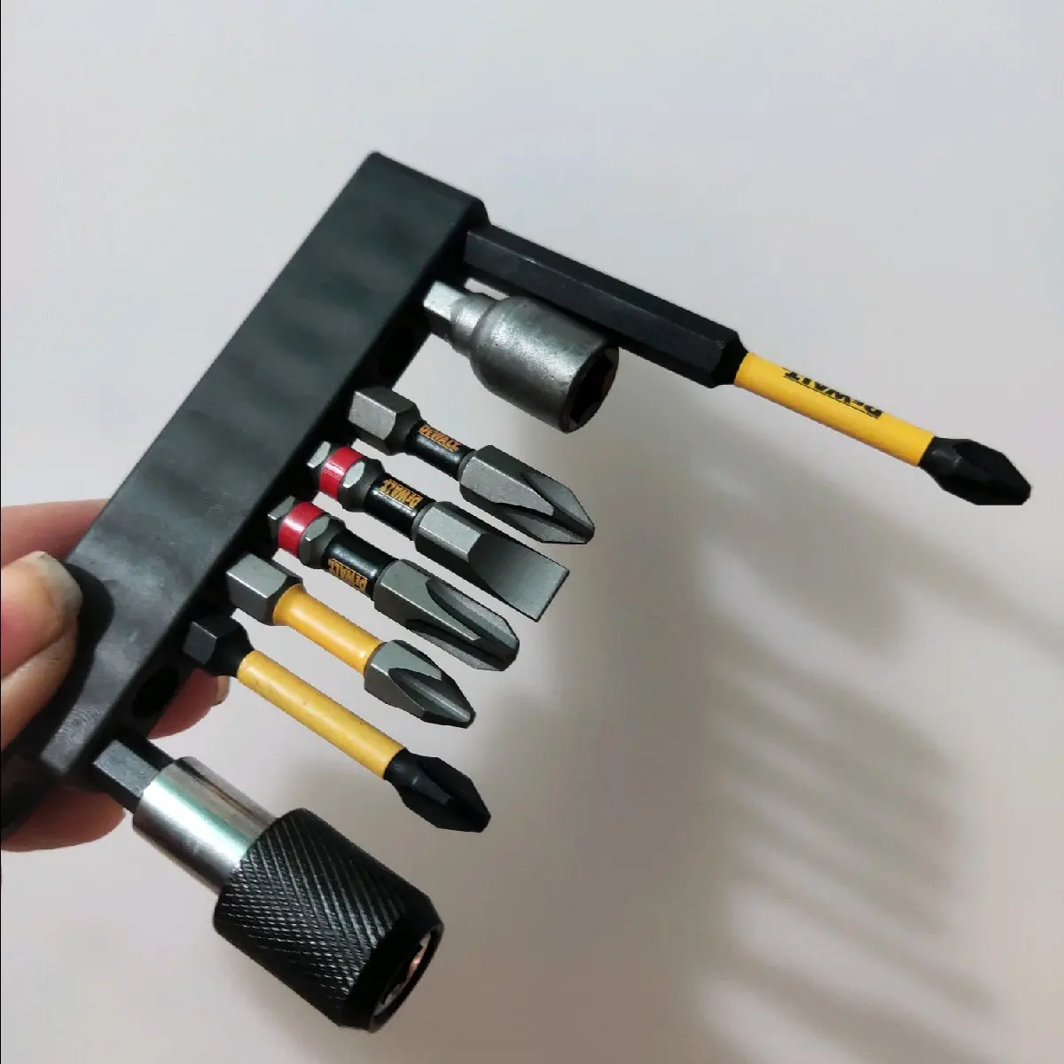 Bộ mũi vít 8 món có đế cài, vít đầy đủ 5cm,6cm, dẹp,4 cạnh, tôn, khớp nối vít.       set 1