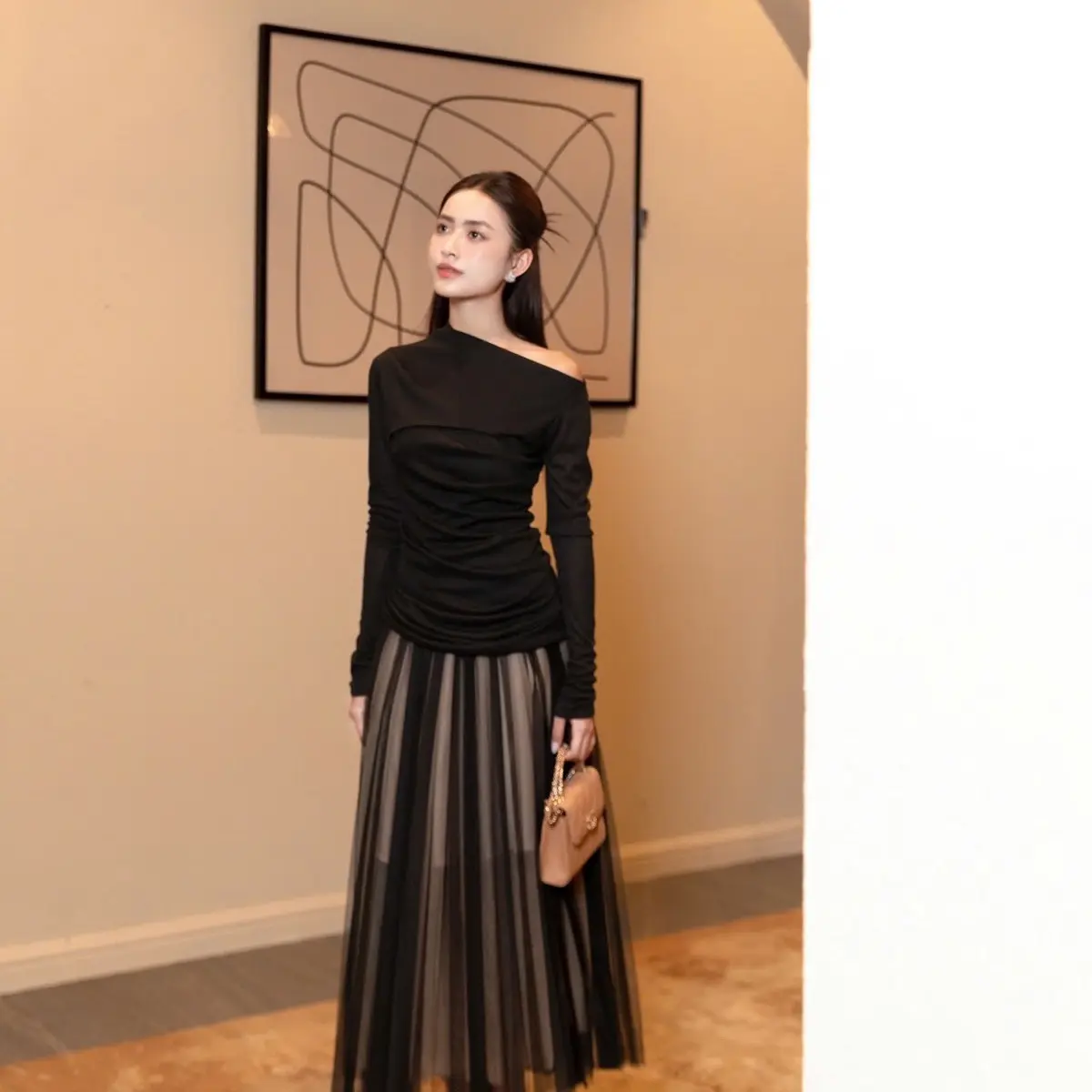 ￼EM Design Áo thun dài tay “ Jenna “ thiết kế lệch vai tinh tế quyến rũ sang chảnh ( riêng áo )