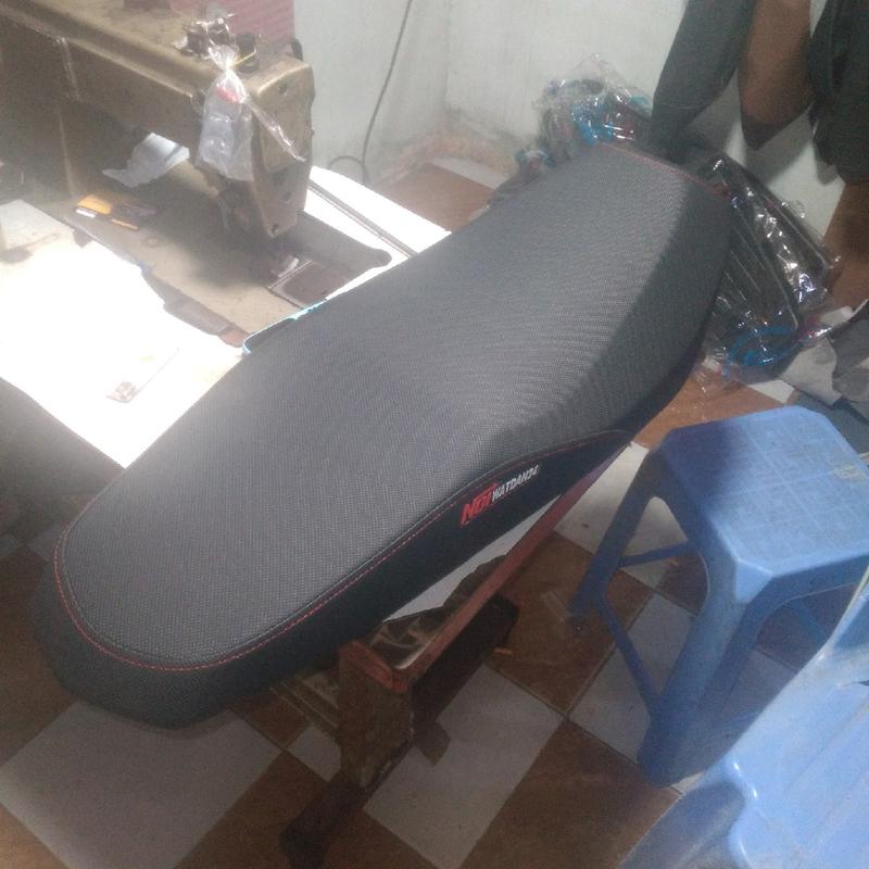 Áo bọc yên EX 150 fom Kiểu_gọt_zin may thành 2 logo