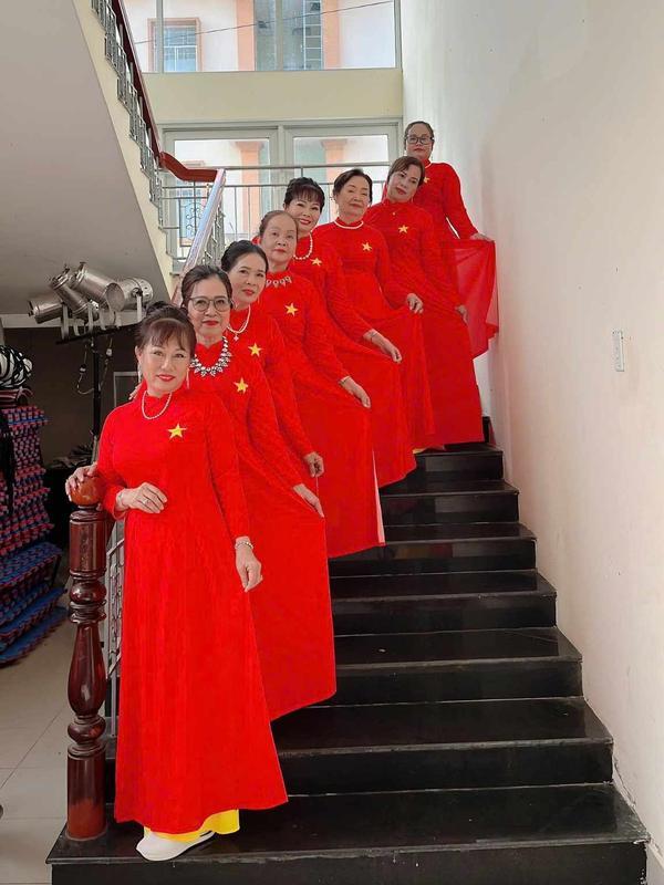 Áo Dài Nữ Lụa Nhật In 3D Cao Cấp Siêu Mềm Mịn - Mã Cờ Đỏ Sao Vàng - Size S/M/L/XL/2XL/3XL/4XL/5XL - Women 6