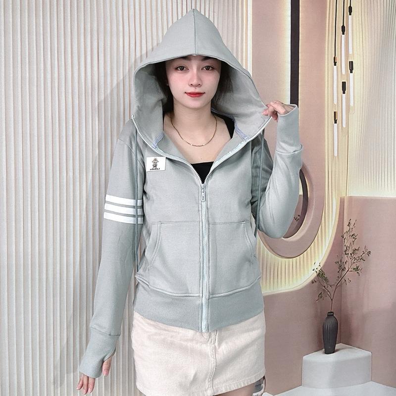 Áo khoác nữ chạy sọc tay thêu hình mẫu mới 3