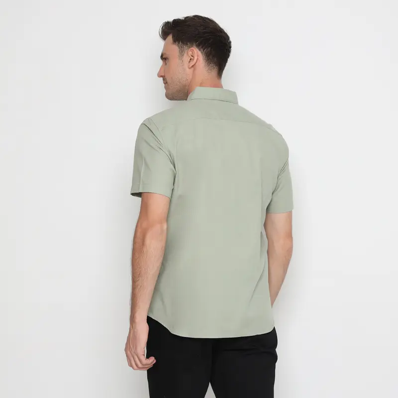 Platini Kemeja Pria Lengan Pendek Basic Katun Oxford Hijau Sage 63251 2