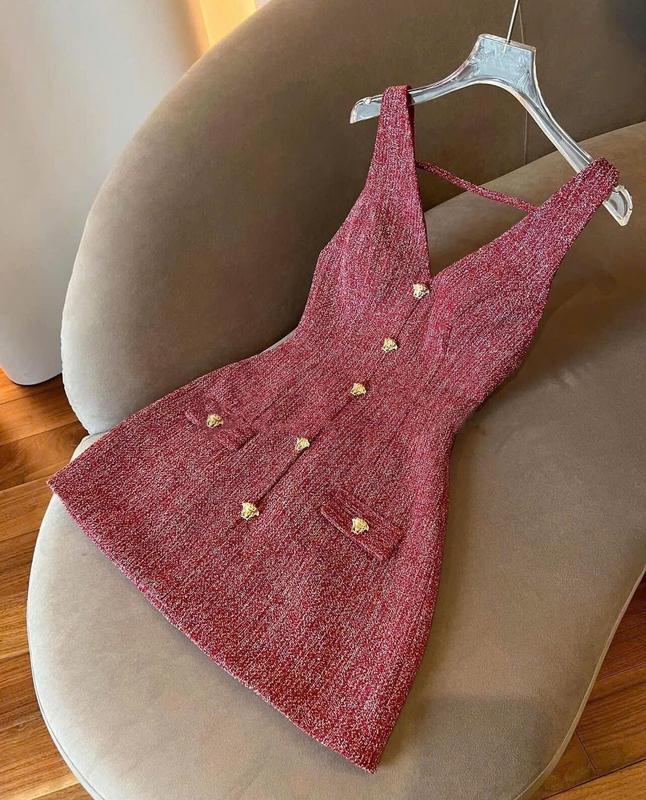 Váy Dạ Đỏ Khuy Đồng Sát Nách Cổ V Dự Tiệc Sang Chảnh - LIING 1