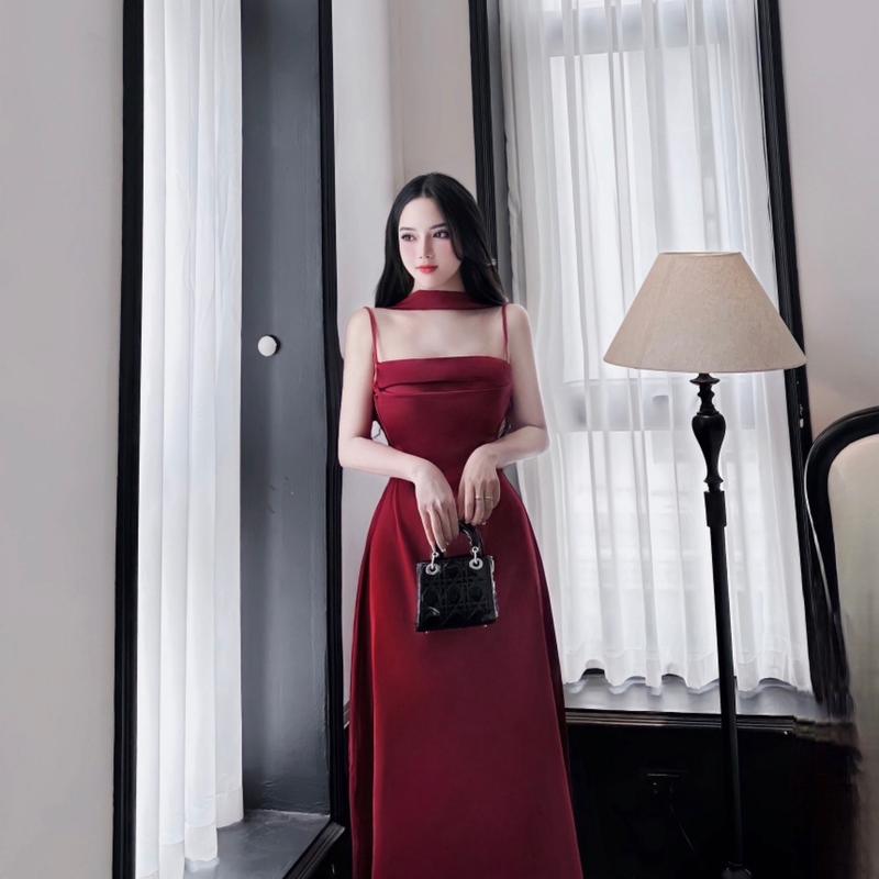  Váy thiết kế lụa hai dây dáng dài 