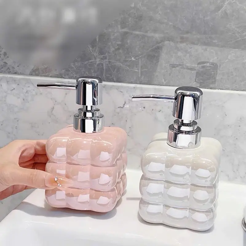 ￼Chai lọ đựng nước rửa tay, chai chiết dầu gội, sữa tắm dạng ấn cho khách sạn, nhà hàng, gia đình, lọ chiết dầu gội, chai 3