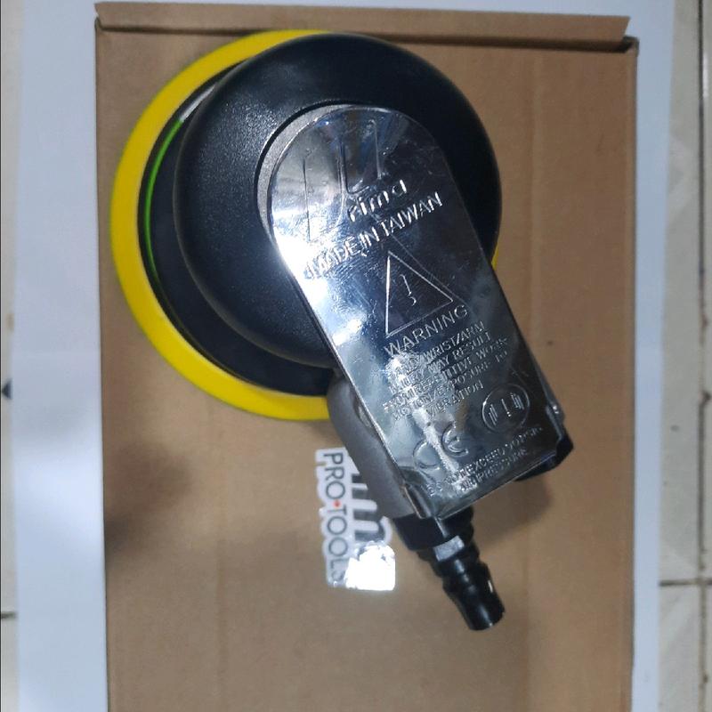 máy chà nhám tròn 5in đế Gai trong ngành gỗ