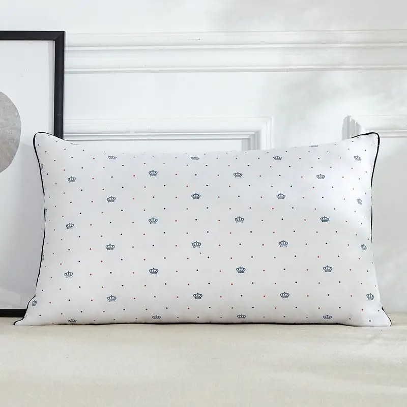 [1 Ruột gối bông gòn] - TomatoPicks họa tiết vương miện cao cấp, kháng khuẩn kích thước 45x65cm ruột  gối 0