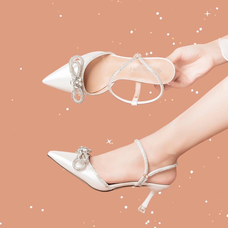 Sục bít mũi quai đá ngang phối nơ đá gót 6cm và 9cm hàng chuẩn size. Hậu cài có khuy điều chỉnh GiàY sục  nữ