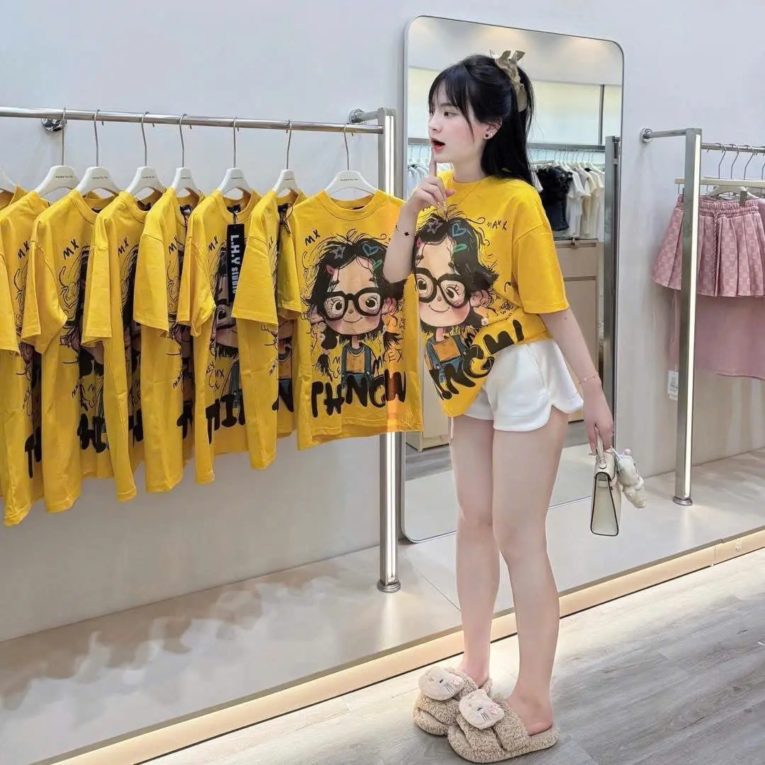 (Set Bộ Kèm Quần) Áo Phông Vàng Dáng Thụng Hoạ Tiết Cô Gái Mix Quần Sooc Xinh Xắn