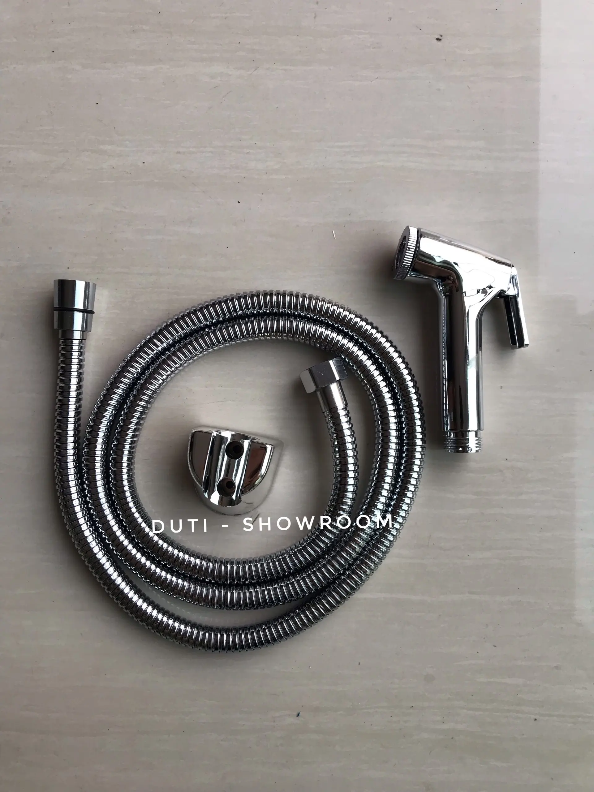 Vòi xịt vệ sinh mạ cao cấp, kèm dây dẫn và đế cài