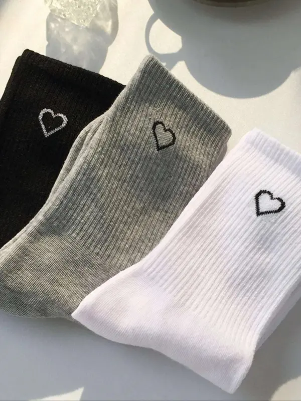 Women's 3 Pairs Heart Print Crew Socks, Casual Moisture Wicking Mid Calf Socks, Soft Comfy Breathable Hosiery for All Seasons Daily Wear 4