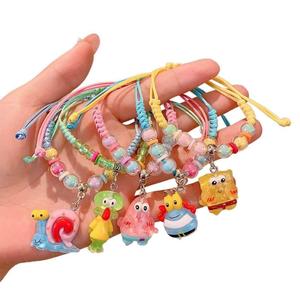 สินค้าพร้อมส่งปี 2025 ขายดีที่สุด ลายการ์ตูนน่ารัก สร้อยข้อมือทำจากลูกปัดงานฝีมือ เครื่องประดับสร้อยข้อมือสำหรับเด็ก เครื่องประดับอเนกประสงค์ สไตล์ใหม่ แฟชั่นผู้หญิง หรูหราและเรียบง่าย เครื่อง ประดับ ผู้หญิง กําไล ข้อมือ แฟชั่น เครื่องประดับ เกาหลี