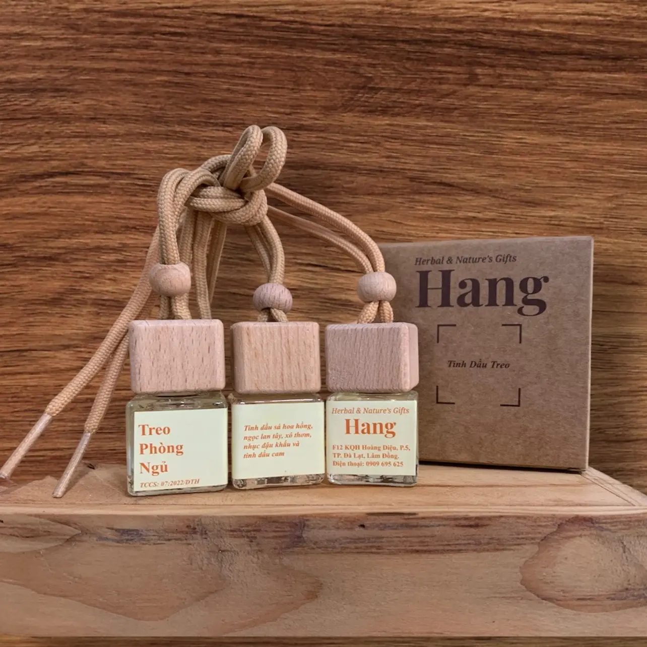 Tinh dầu treo, treo xe, treo phòng khách , treo phòng ngủ, treo nhà vệ sinh…., hỗn hợp tinh dầu thiên nhiên, khử/ tạo mùi thơm cho không gian/ khi vực, hương thơm từ tinh dầu tạo cảm giác dễ chịu, thoải mái. Dầu Thơm Phòng