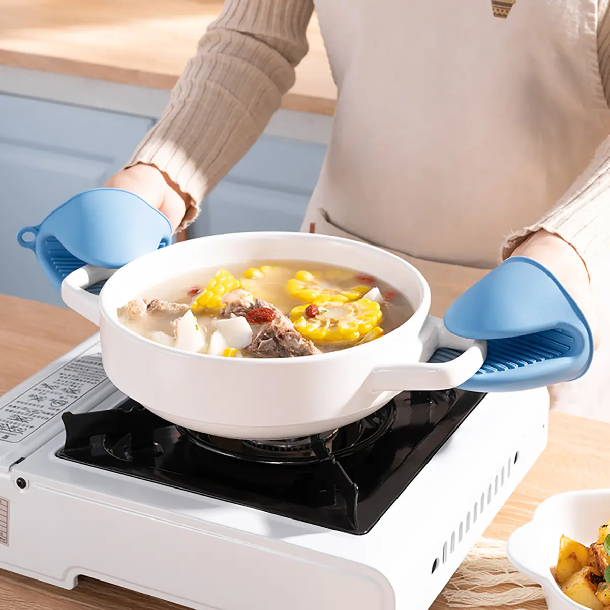 Bộ 2 miếng nhấc nồi chịu nhiệt silicon Living C, găng tay lò nướng chịu nhiệt