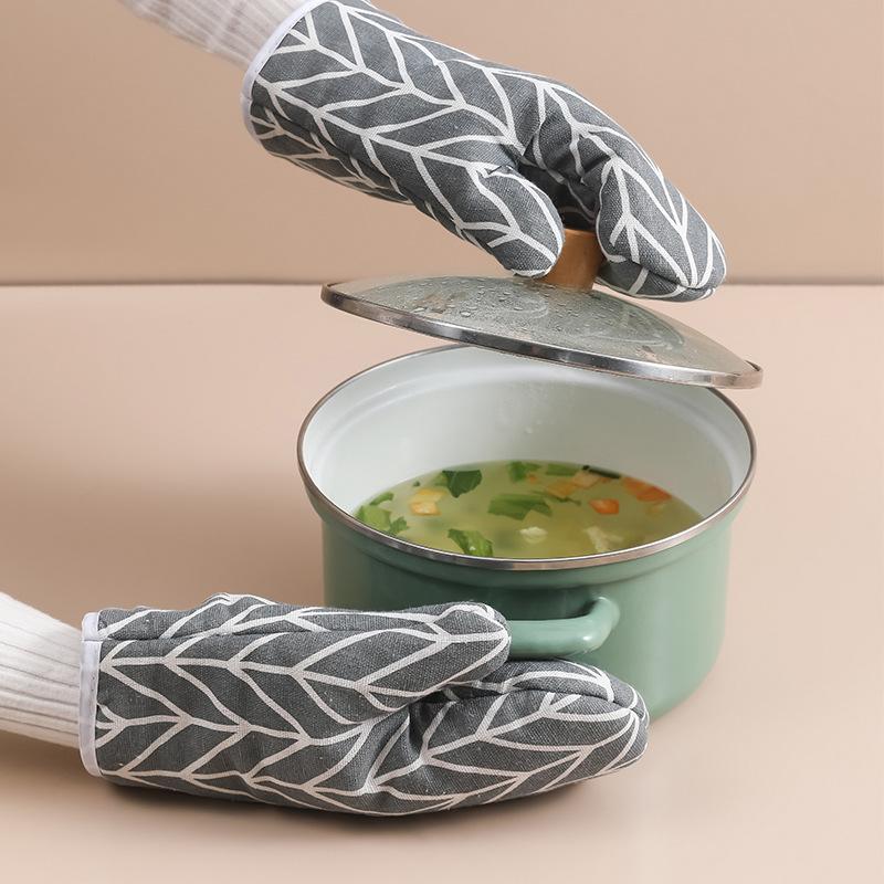 Product Introduction of Găng Tay Chịu Nhiệt,Găng Tay Lò Vi Sóng Chất Liệu Cotton Chống Trơn Trượt Nướng Bánh Chuyên Dụng 11