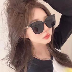 แว่นกันแดดแฟชั่น สำหรับผู้หญิง กรอบเหลี่ยมใหญ่ กันแดดขั้นสูง สไตล์ใหม่ สไตล์ภายนอก พร้อมโซ่โลหะ
