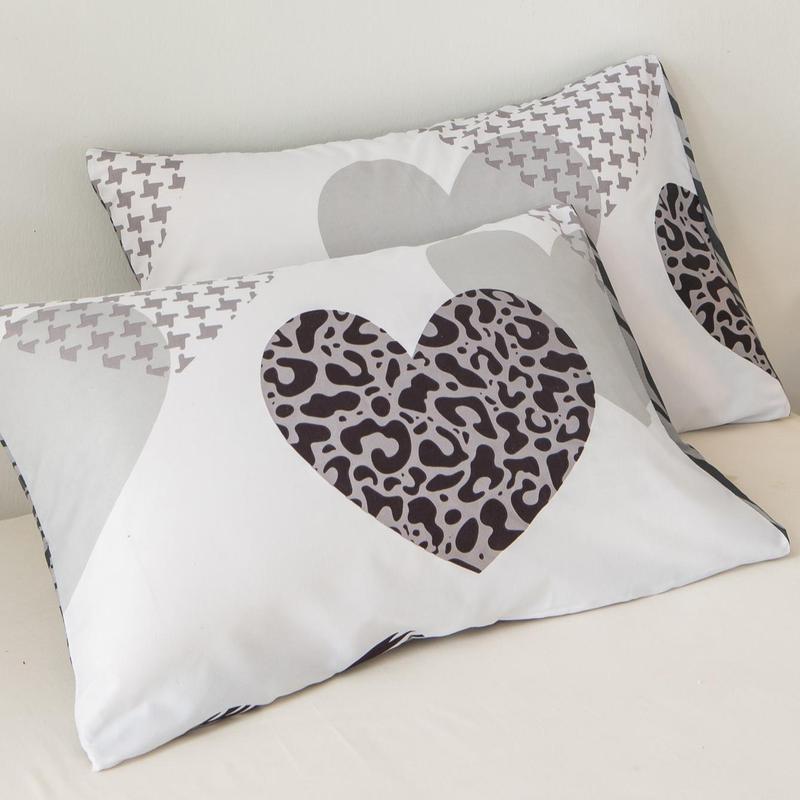 Heart Print Duvet Cover & 2 Counts Pillowcase without Filler, 3 Counts/set Soft Bedding Sets for Bedroom Use, Dust-proof Christmas Decor Bedding for Home, House Decor, Gifts For Men, Christmas Gifts, Christmas Decorations 4