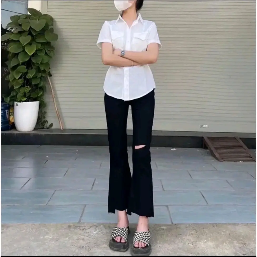 Quần loe rách gối gấu cắt lệch, chất vải Jeans giấy mềm co giãn đàn hồi tốt. Pants Nữ Women Voi