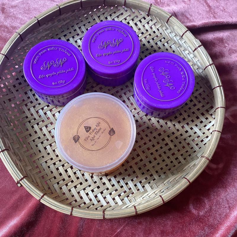 KEM BODY COMBO 3 NỮ NỮ 1 TẤM TRẮNG KHÔ 1