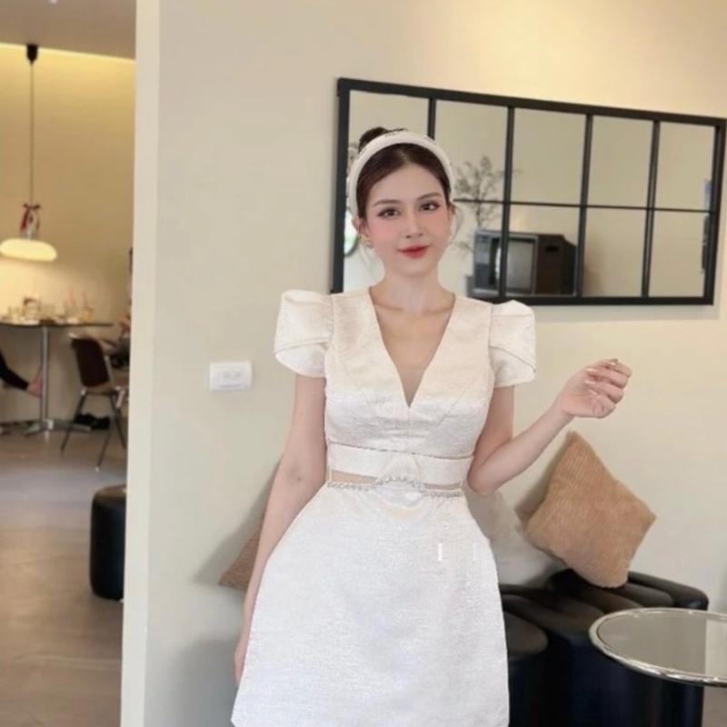 Đầm  nữ dáng ngắn from A tay bồng cổ chu V đính đá ngoc trai khoét eo dáng ngắn chất tafta 2 màu đen trắng from BigsizeLinhle từ 58-90kg (1477)