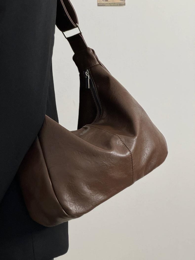 Product Introduction of 2025 New Women's Bag Maillard Retro Crossbody Bag Soft Leather Large Capacity Versatile Shoulder Tote Bag 12