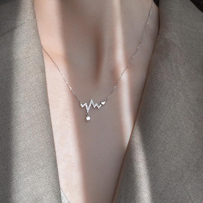 Product Introduction of Lucent_2025 Necklace for Women, Ins Niche Design, High-end Crescent Light Luxury Clavicle Chain, Bowknot Choker, Student Best Friend Pendant 8