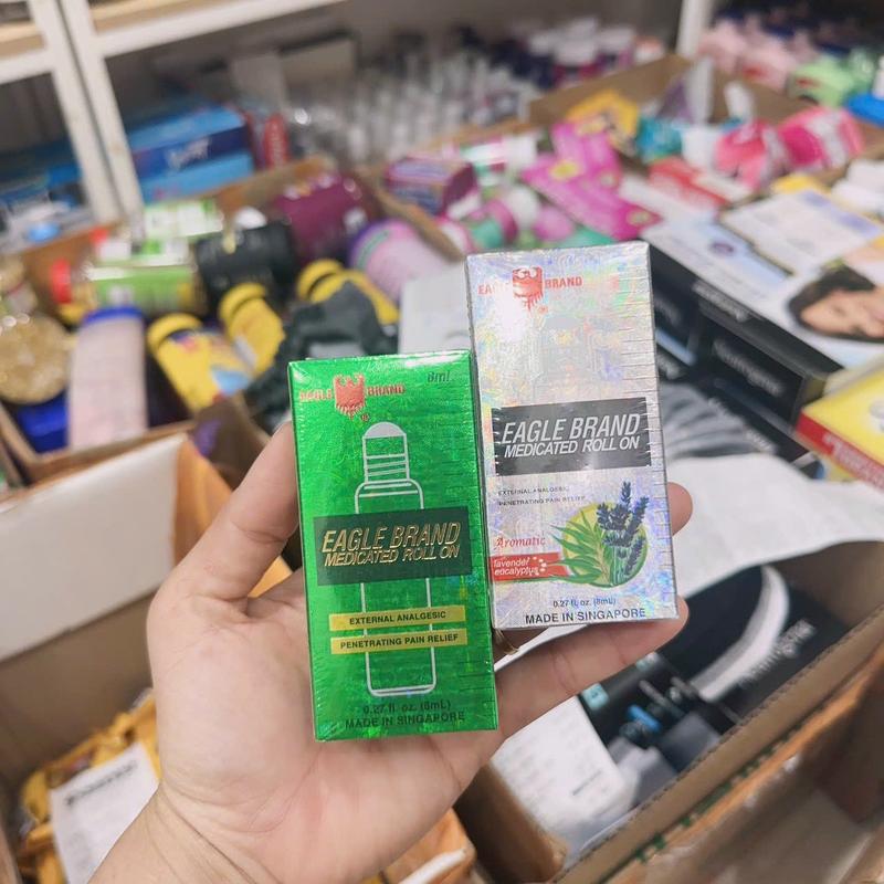 [ĐỦ BILL STORE + AIR] Combo 2 chai dầu xanh và trắng dạng lăn Eagle Brand External Analgesic Penetrating Pain Relief 8ml của Mỹ. 1