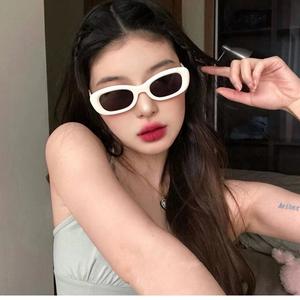 แว่นกันแดดย้อนยุค สำหรับผู้หญิง อินเทรนด์ มาใหม่ เหมาะสำหรับทรงสี่เหลี่ยมและกลม ระดับไฮเอนด์ แว่นกันแดดขนาดเล็ก