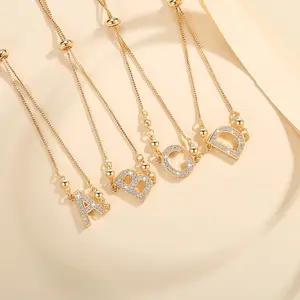 ​​MOOKEE Gelang Huruf Alfabet - Desain Eksklusif Tembaga Lapis Emas 14K Zirkonia Kilau Huruf Pilihan Geser Dapat Diatur untuk Wanita Muda​