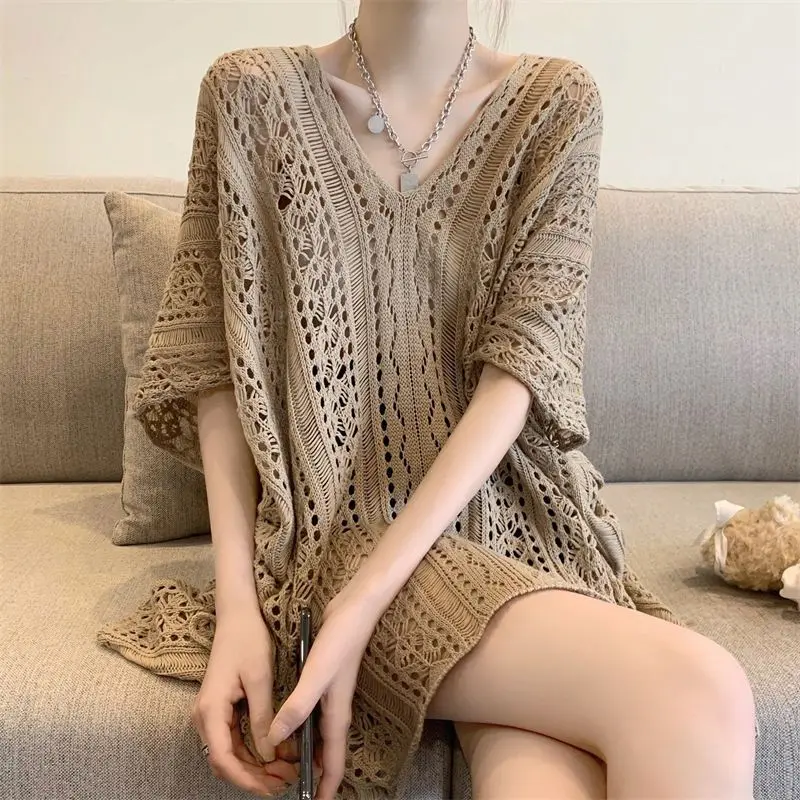 Retro Hot Girl V-neck Hollow Knitted Sun Protective Blouse Women's Summer Design Sense Niche Loose Slimming outside Wear Top