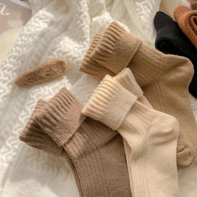 Product Introduction of Autumn and Winter Solid Color Soft Simple Medium Thickened Warm Pile Socks 2