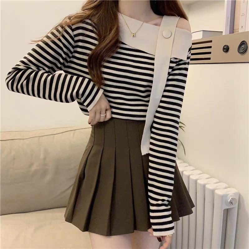  áo len kẻ lệch vai dây 1 khuy trong dáng suông 