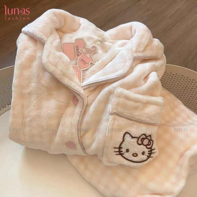  Đồ Ngủ Hellokitty Dành Cho Nữ Mùa Thu Và Mùa Đông Lót Lông Cừu Lông Cừu San Hô Dày Thiết Kế Hoạt Hình Dễ Thương Chất Liệu vải nỉ Đồ Mặc Nhà Mùa Đông Women 