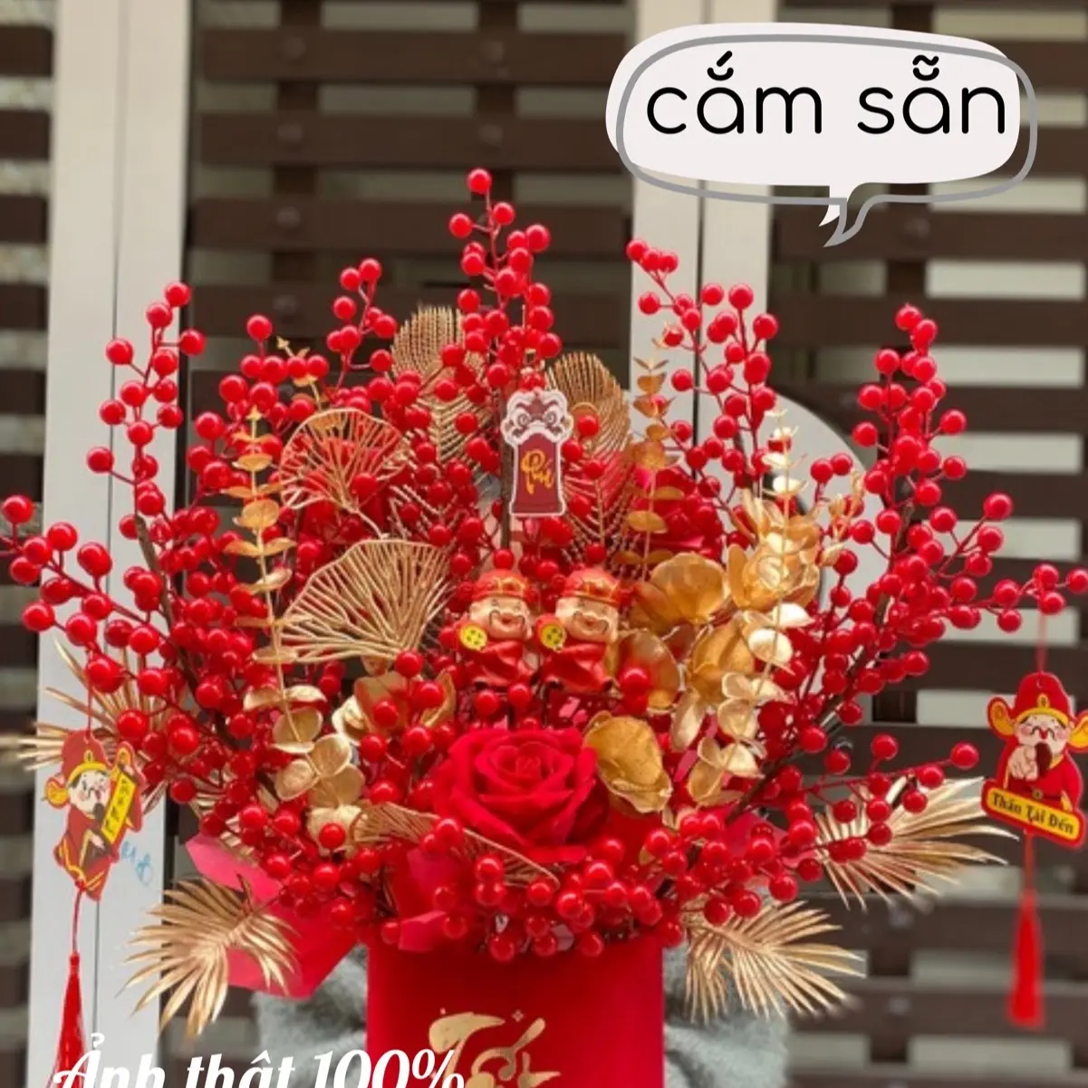 Hộp hoa đào đông đỏ cắm sẵn trang trí tết 2025 mẫu mới decor cửa hàng/văn phòng hay quán cafe năm mới thu hút tài lộc