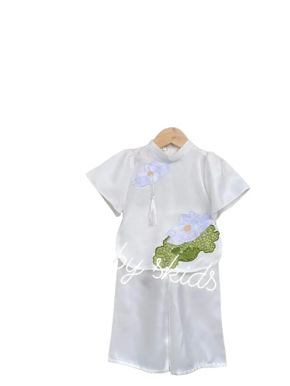 (8-30kg) Bộ Lụa Hoa Sen Trắng đi chùa Cho Bé Gái
