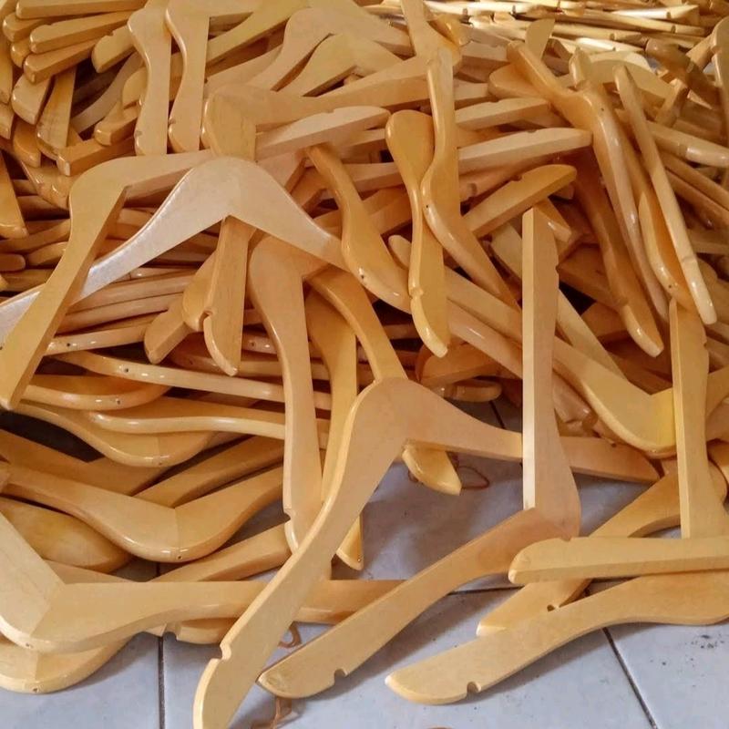 Hanger kayu natural dewasa 1