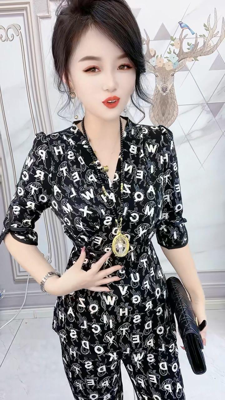 Product Introduction of Bộ Đồ Thời Trang, Hàng Mới Về Mùa Hè, Phong Cách Cổ Điển Nút Cổ Chữ V, Áo In Họa Tiết Thanh Lịch, Quần Ống Rộng, Bó Sát, Bộ Hai Mảnh 7