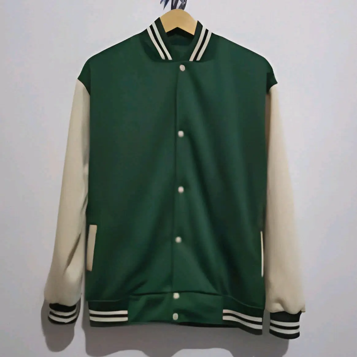 Jaket Baseball Kancing Hitam Putih /Jacket Varsity Dewasa Pria dan wanita katun fleece Hijau cream polos Keren Nyaman Lembut hoodie lokal murah