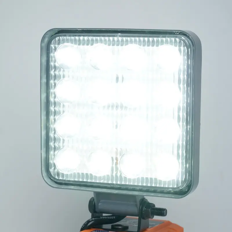 Thân đèn 16 bóng - 27w và đèn 30 bóng -48w  led dùng pin HUKAN sử dụng chân pin phổ thông 3