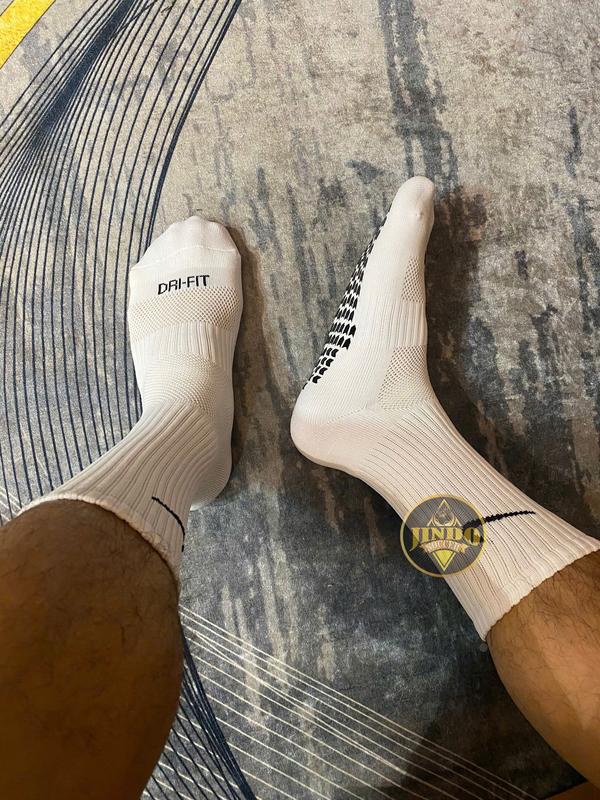 Jindo Soccer Combo 4 Đôi Tất Đá Bóng Chống Trơn JDS44 Sport Nam Vớ Chống Trượt Thể Thao Bóng Đá Bóng Rổ Chạy Bộ Tăng Độ Bám Thấm Hút Mồ Hôi Thoáng Khí Chất Liệu Silicone Đế Dày Dặn Thoải Mái