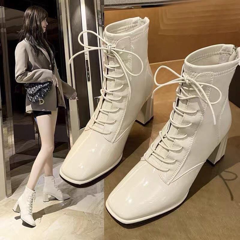 Giày bốt nữ cổ lửng da bóng buộc dây cap cấp, bốt nữ đế cao 7cm gót vuông 2 màu đen và kem Shoes Boot