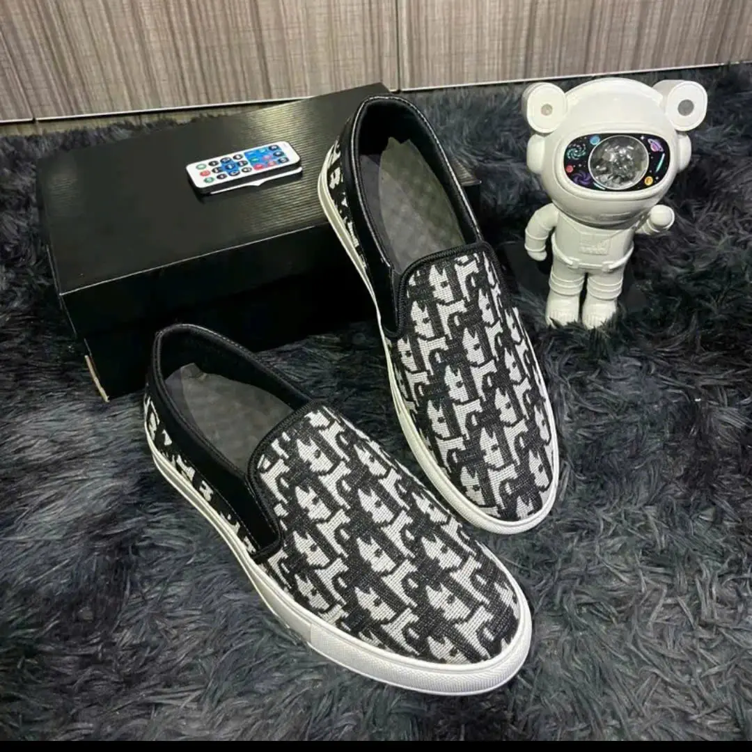 Giầy lườ  nam nữ Đủ  size 36-43.họa tiết chữ D sang chảnh Shoes
