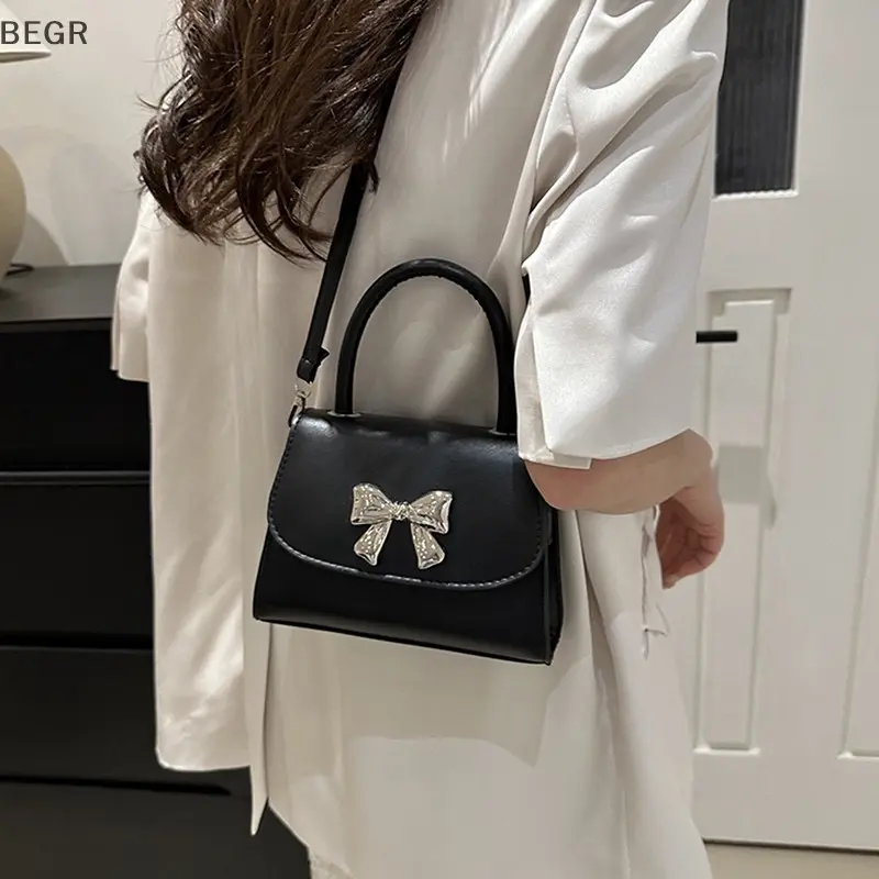 Túi xách nữ cầm tay đeo chéo da trơn Đính Nơ Bạc xinh xắn Bag 5