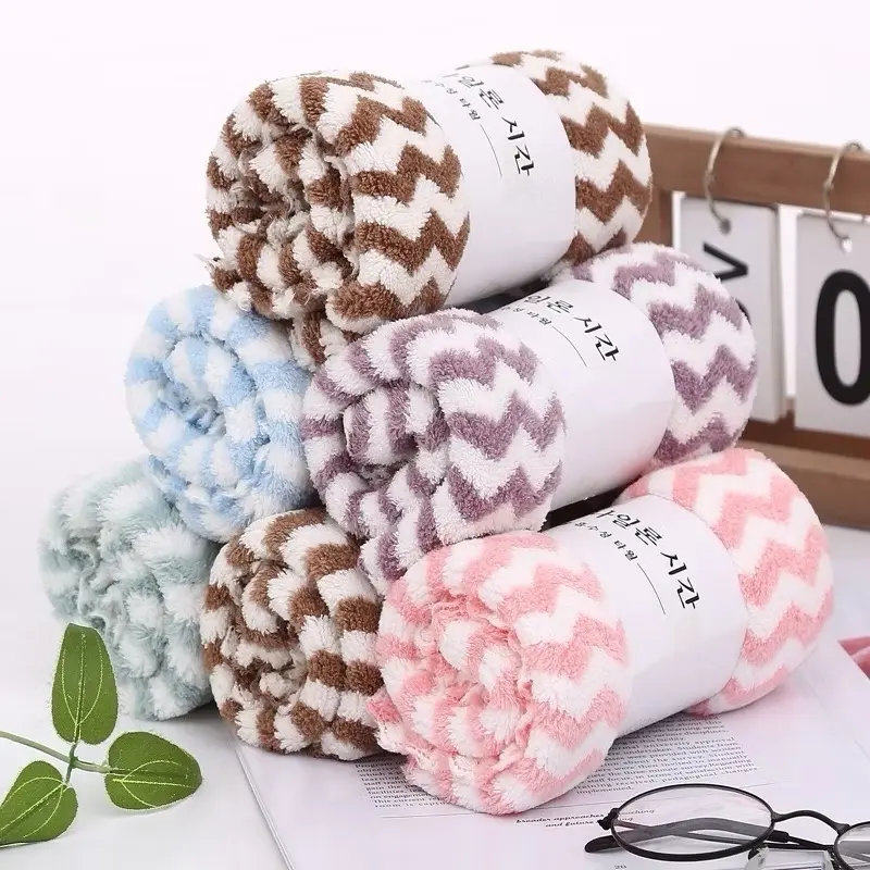 ￼Khăn mặt lông cừu xuất Hàn vân kẻ sọc 30x50cm 1
