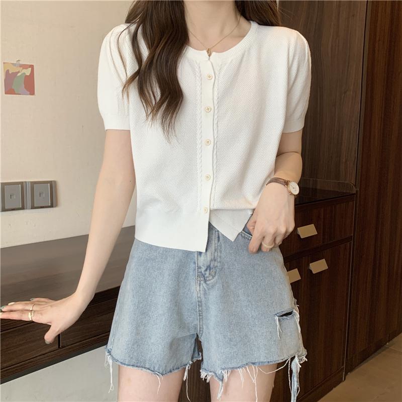 Product Introduction of Áo Thun ngắn Tay Phong Cách Mới Mùa Hè, Cổ Chữ O, Dễ Phối Đồ Dành Cho Nữ, Ngắn Ngắn Tay, Một Hàng Cúc, Áo Cardigan Dệt Kim, Đơn Giản 27