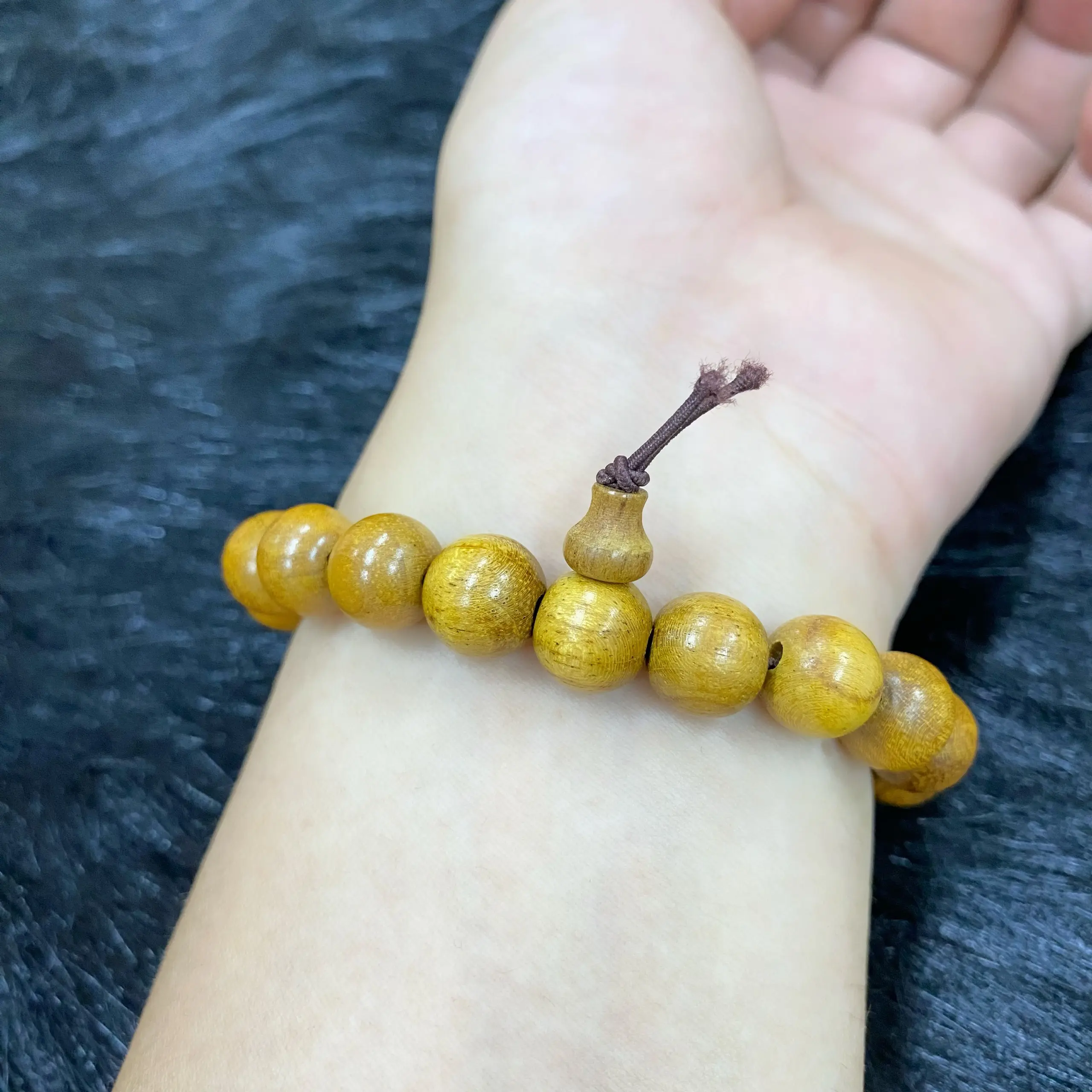 Vòng tay gỗ cẩm lai 10 li màu nâu nhạt