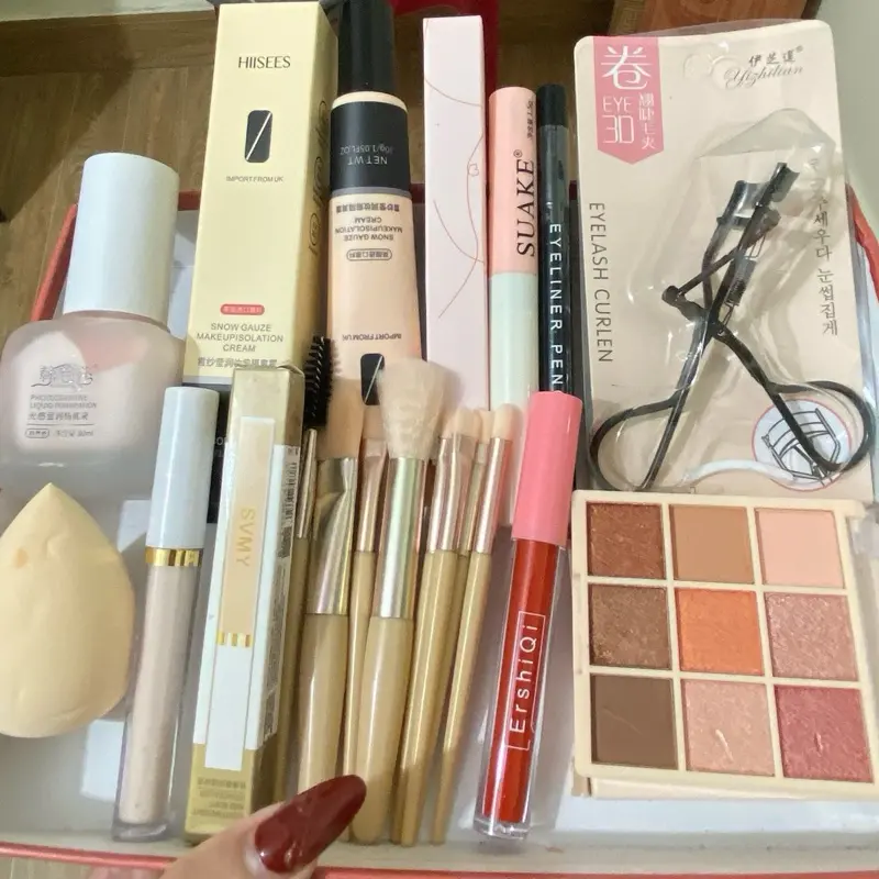Combo 10 món make up cá nhân đơn giản tại nhà