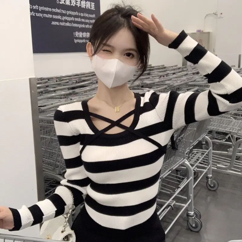 Atasan Rajut Salur Square Neck Tali Silang Lengan Panjang 1