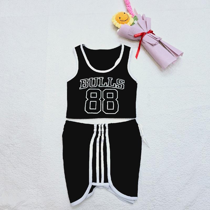 Sét bộ áo ba lỗ croptop dáng ôm in chữ và số 88 cộng quần short viền sọc hai bên dễ thương dành cho phái nữ Women Thun Voi Nhung Kem Sen Lịch Tre 9
