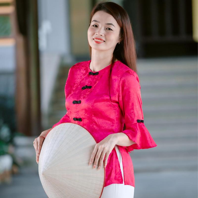 SÉT ÁO LẺ  BÀ BA,TAY LOE,, ÁO GẤM 2 DA,HOA VĂN ,QUẦN BẢN LƯNG PHÍA SAU, KẾT HƠP TÚI TRONG, PHONG CÁCH LỊCH LÃM , HIỆN ĐẠI MẪU MỚI NHẤT, TẶNG KÈM 1 CỘT TÓC XINH Nữ Kem Women Nhung 7